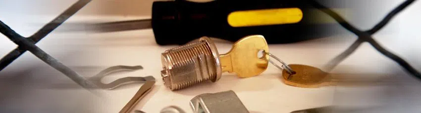 Community Locksmith Store Worth, IL 708-401-1085 - changing-locks