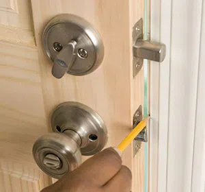 Community Locksmith Store Worth, IL 708-401-1085 - unlock-door